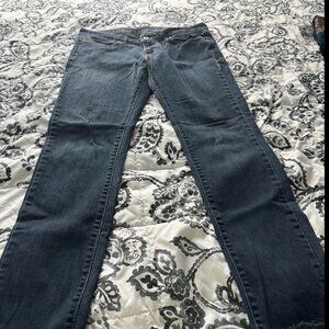 Perfect for Fall! Levis Size 30 Skinny Jean